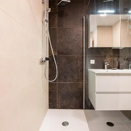 Wonderful New With Unbelievable Views Apartment *