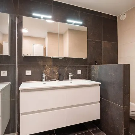 Wonderful New With Unbelievable Views Apartment *