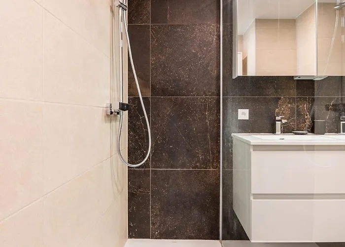 Wonderful New With Unbelievable Views Apartment *