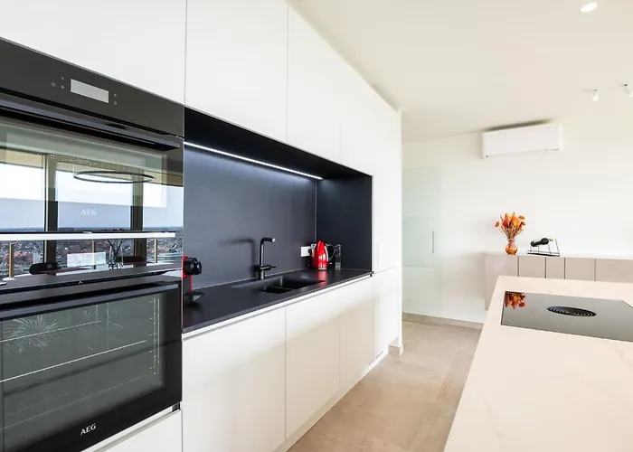 Wonderful New With Unbelievable Views Apartment